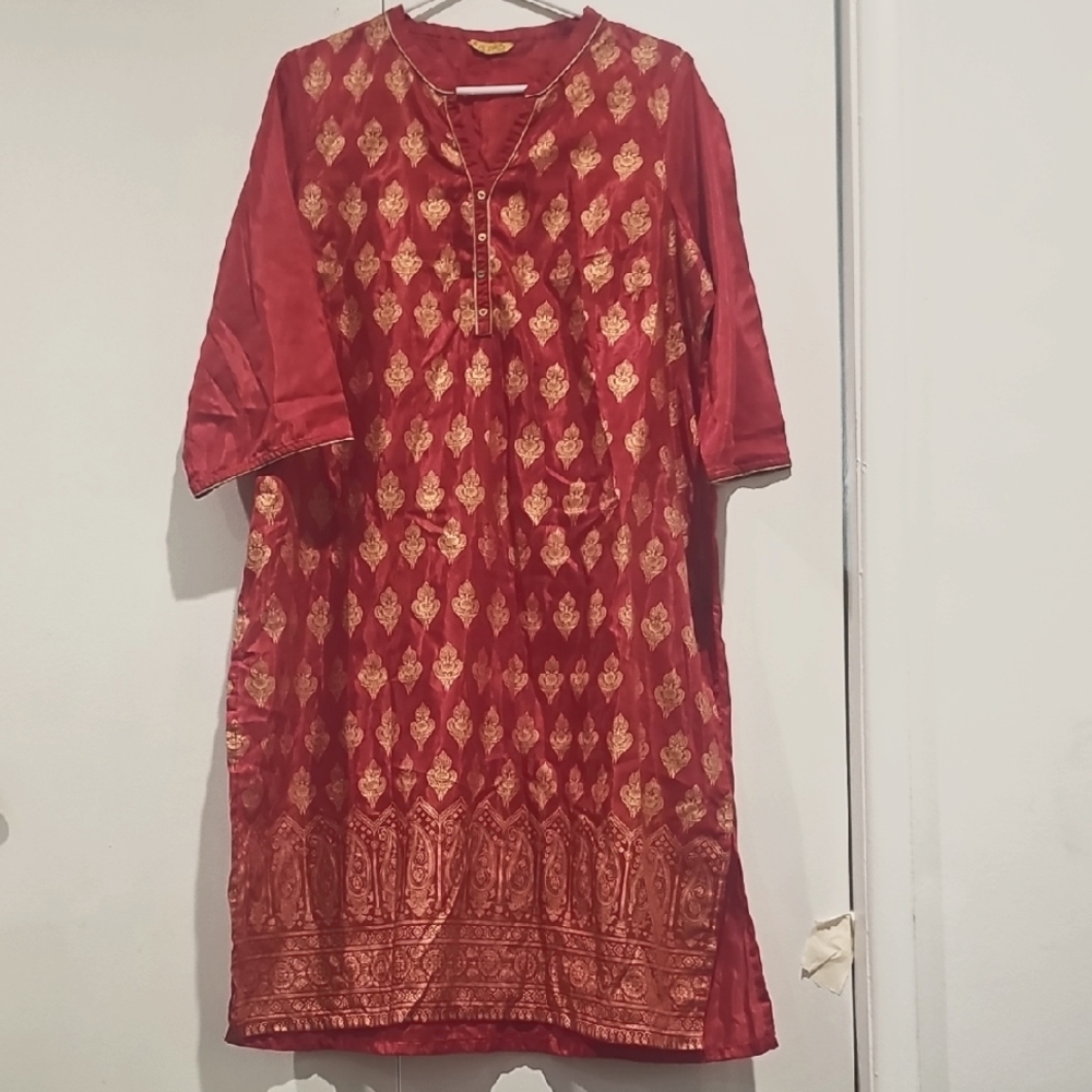 Red and Gold Kurta Size XL Very Pretty And Has'nt Been Worn